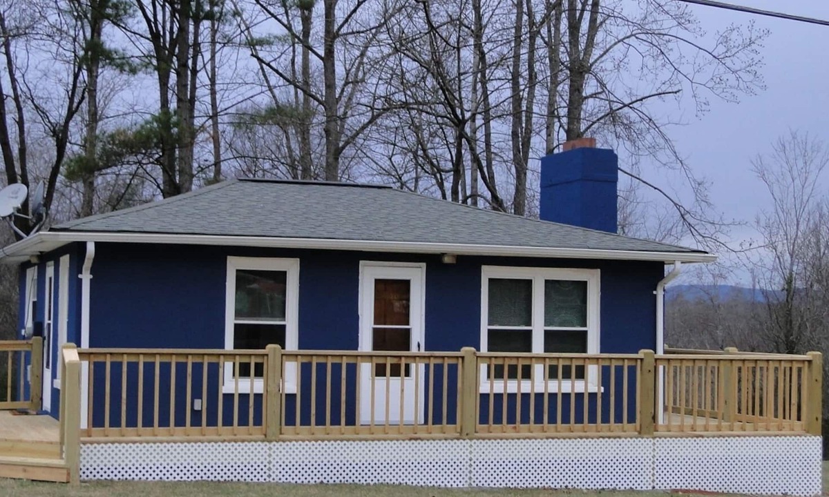 Arlington House | Mountain Views, River fun, Hiking, Biking, Breweries, Golf, and Wineries galore