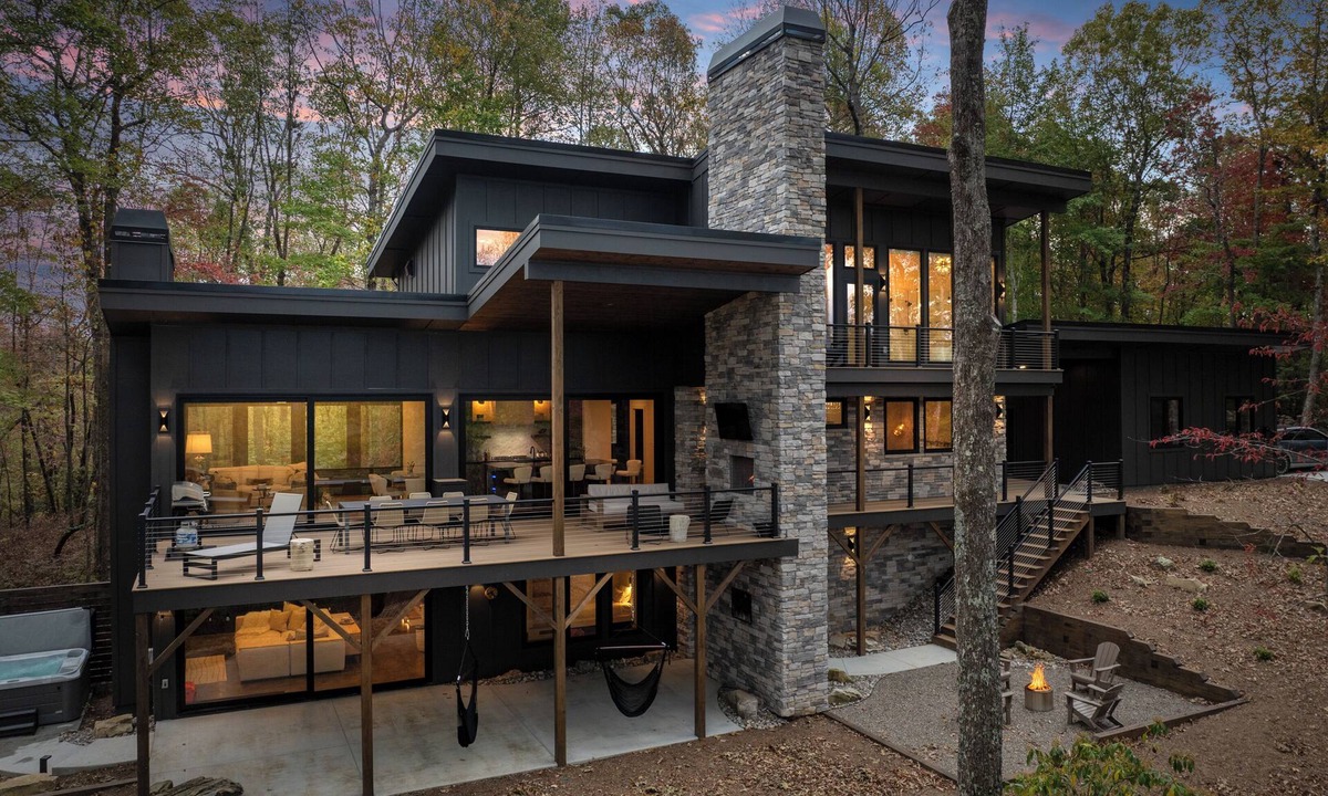 Brevard House | Mountain Zen Retreat Sauna Fire Pit Game Deck