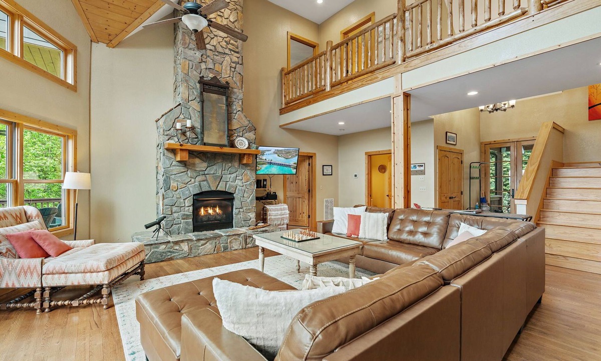 Walker-In-the-Hills House | Mountaintop Oasis: Family Fun, Paved Access, Very Close to Town and Blue RidgeP