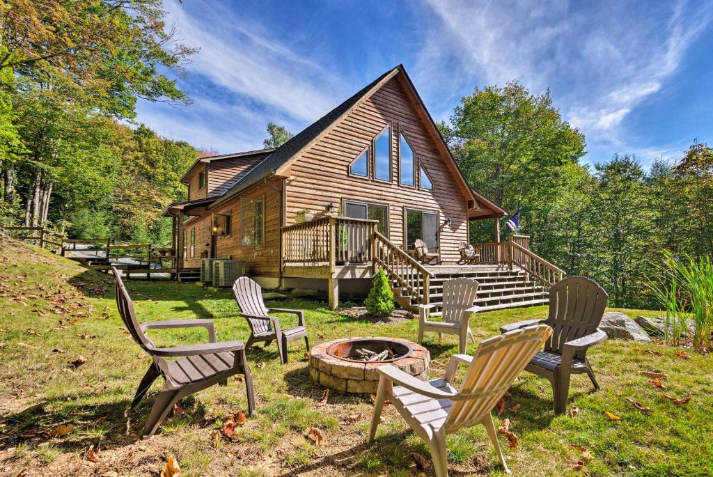 Charter Hills House | Mtn Chalet with Hot Tub, 2 Mi to Beech Mtn Ski!