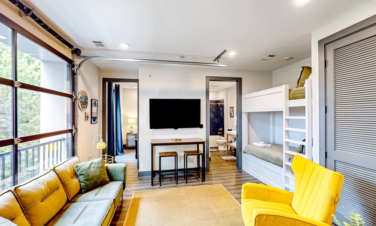 Rolling Mill Hill Apartment | Muse - The Flat - upscale condo near top attraction with a rooftop lounge & gym