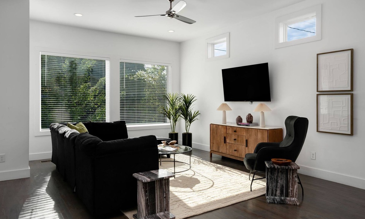 Berry Hill House | Music City Dream-Spacious w/7 Beds, Balcony, Fire