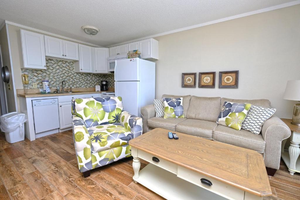Myrtle Beach House | Myrtle Beach Resort A0405 OCEANFRONT 1 bedroom condo -Fun in the sun!!!