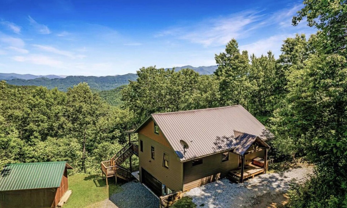 Almond Cabin | Nantahala Nook Hot Tub, Game Room & Stunning Views