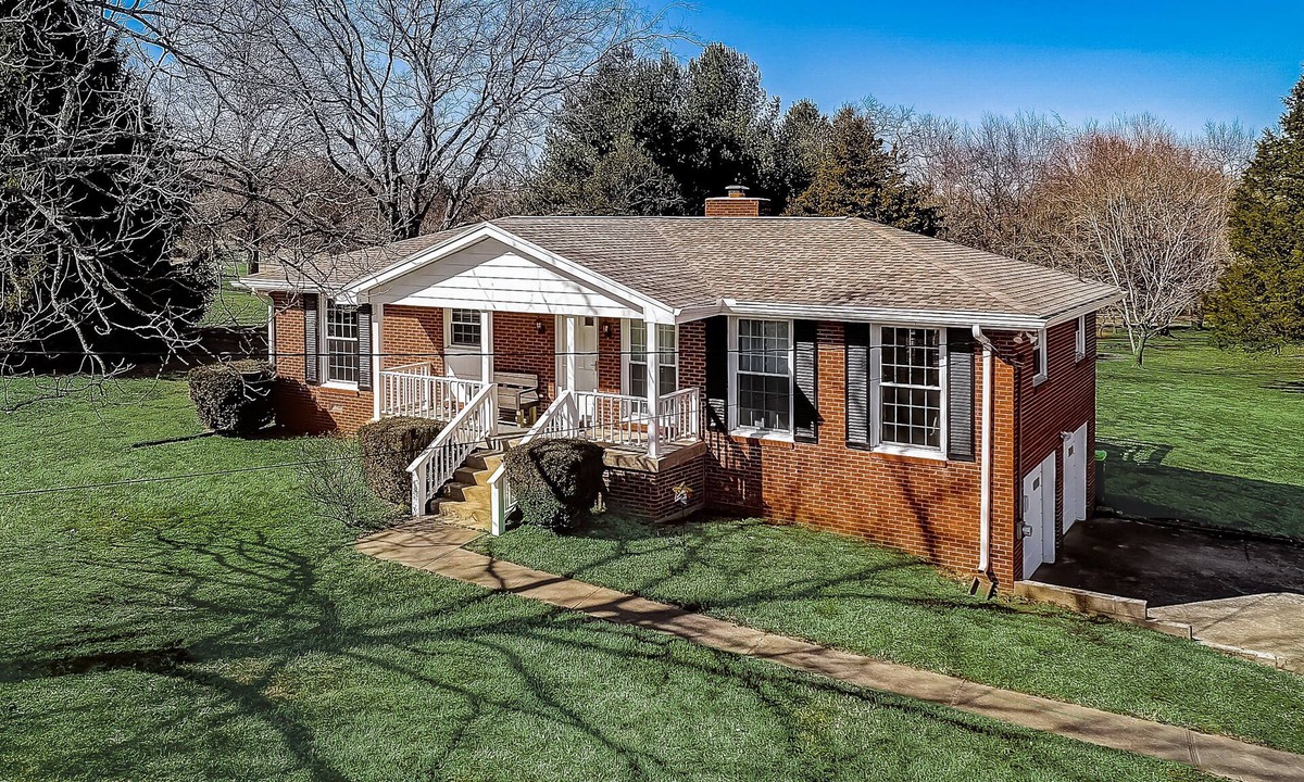Hermitage House | Nashville: Quiet & Private Cabin. Pet friendly! Corporate/Midterm.