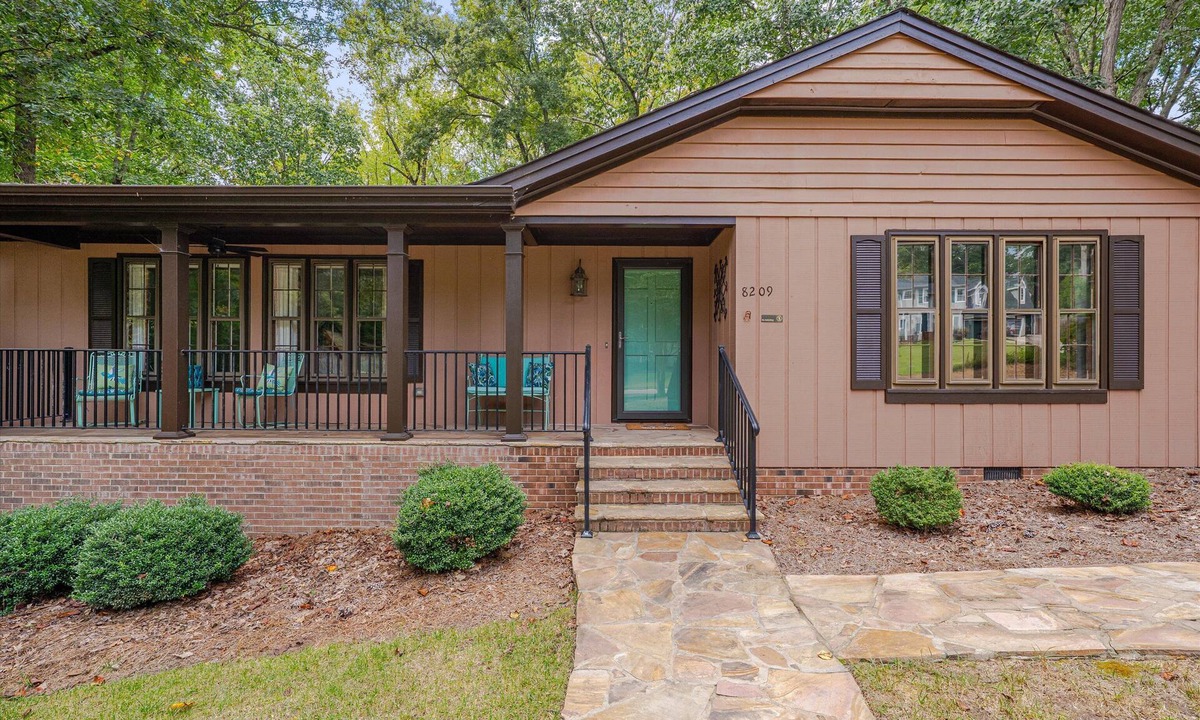 North Raleigh House | Nature Lovers Serene Get-A-Way RANCH in North Raleigh