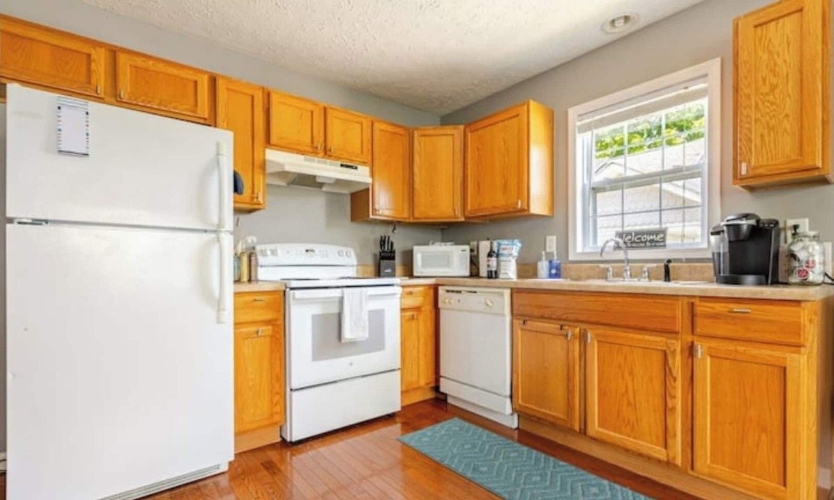 Historic Montford Apartment | nDowntown walkable 2-bedroom with everything needed for two couples or more.