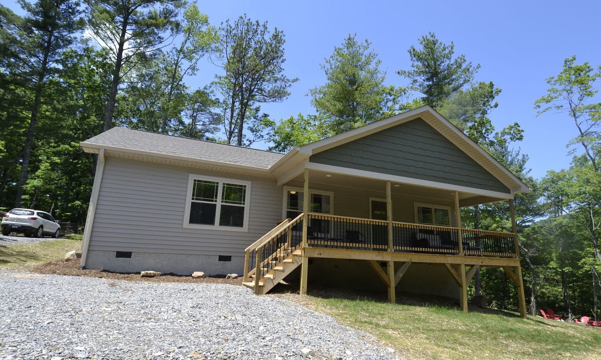 Fairview House | Near Asheville*Hot Tub* New Home*Mountain Views*family friendly*Fire pit