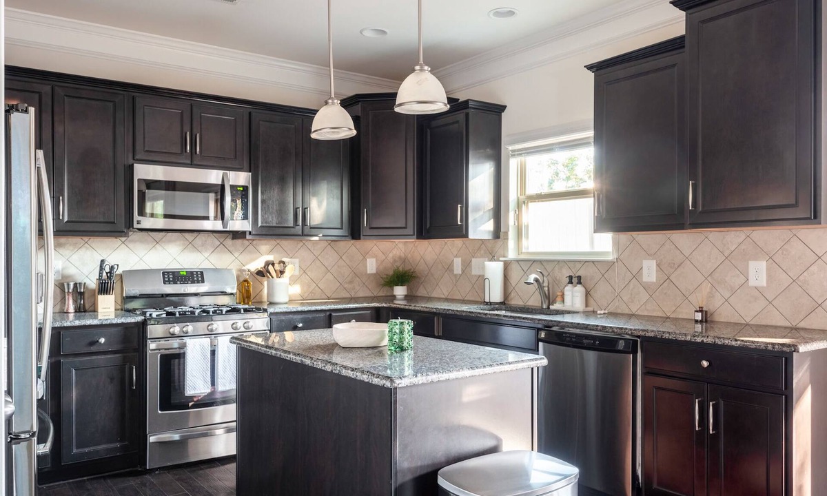 Steele Creek House | Near CLT Airport - 4BD - Backyard - Balcony