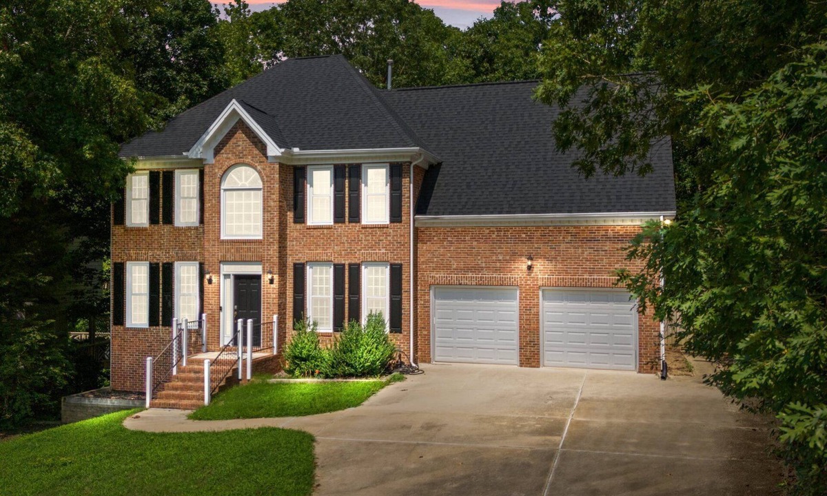 Cary House | Near Downtown Cary and Raleigh - 5 room King beds, walking distance to Bond Park