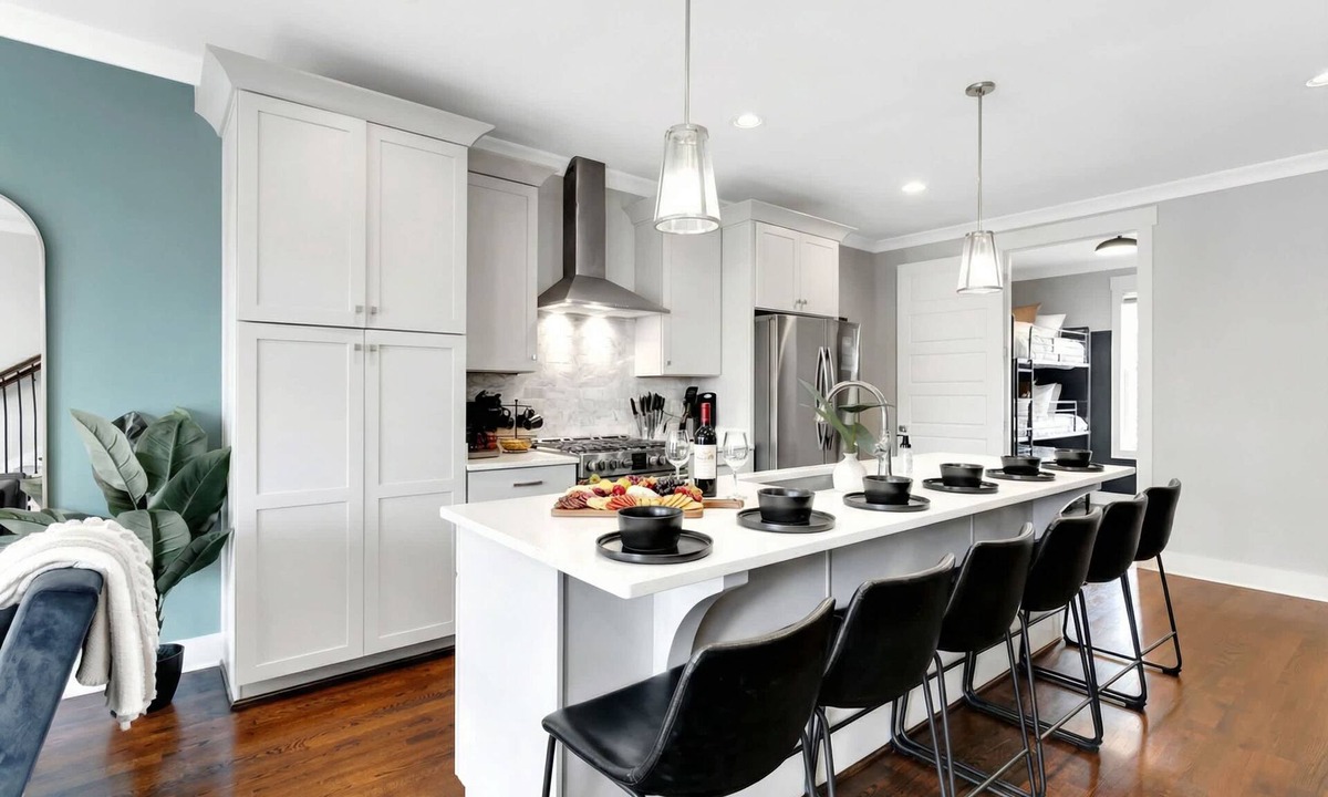 Eighth Avenue House | Near Gulch 12 South Book Luxury Now