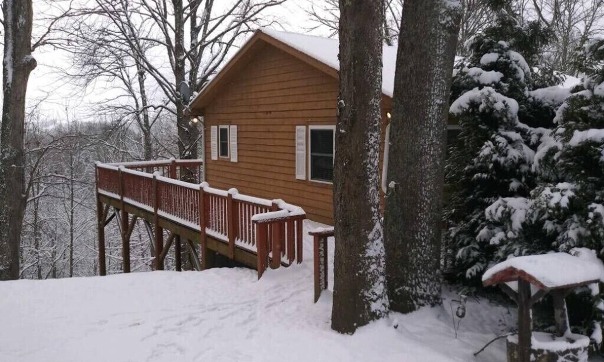 Grassy Creek Cabin | Nestled high in the Appalachian Mountains!