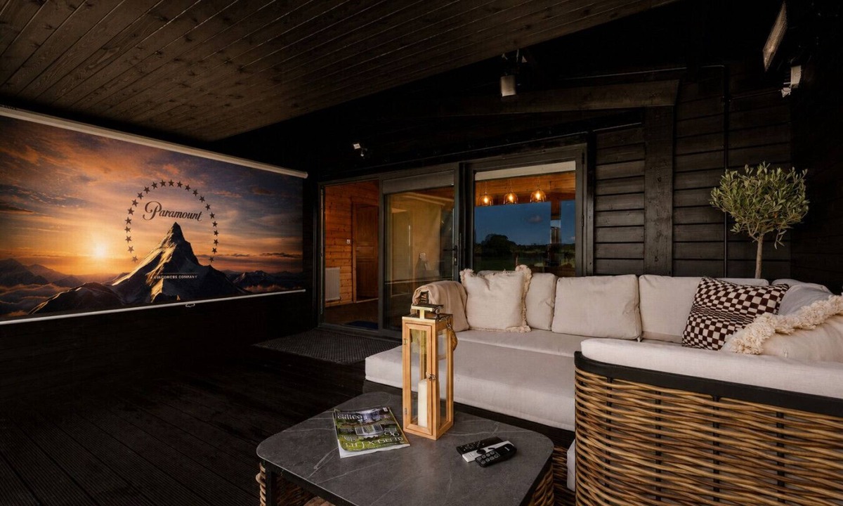 Ford Cabin | Nestledstays - The Farm Lodge