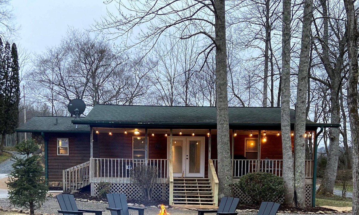 Robbinsville Cabin | NEW 2 BR/2 Bath Cabin! Great for Cycles, Cars, Trailers! Creek/Mountain Views!