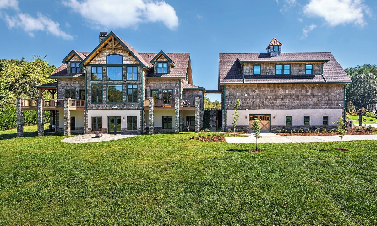 Fletcher House | New Asheville Dream Home! Bball court, fire pit, theatre, pool table!