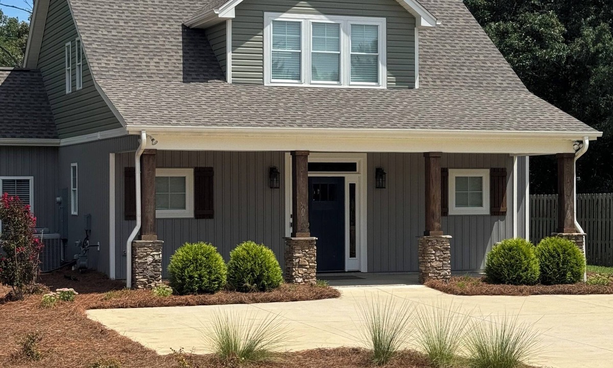 High Point Cottage | New Country Cottage, 3BR 2.5 BA, Ensuite Master on Main, Relax Rewind Repeat