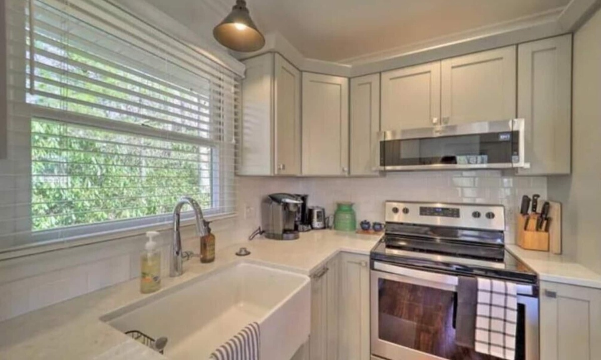 Newland Cabin | NEW! Cozy cabin minutes from Grandfather Mtn, Banner Elk, golf and pool too!
