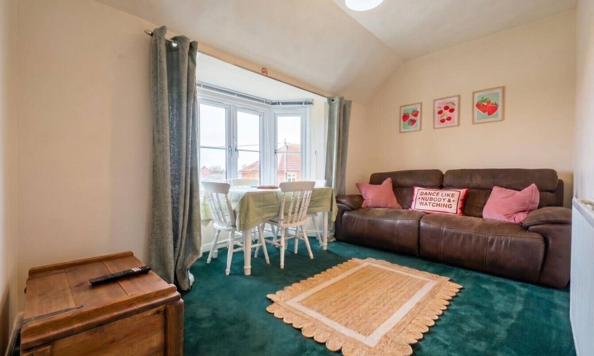 New Forest District Apartment | New Forest getaway just two minutes from the station