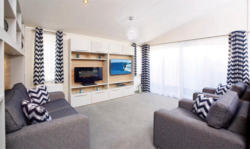 Tiptoe Cabin | New Forest Lodges Bashley Park