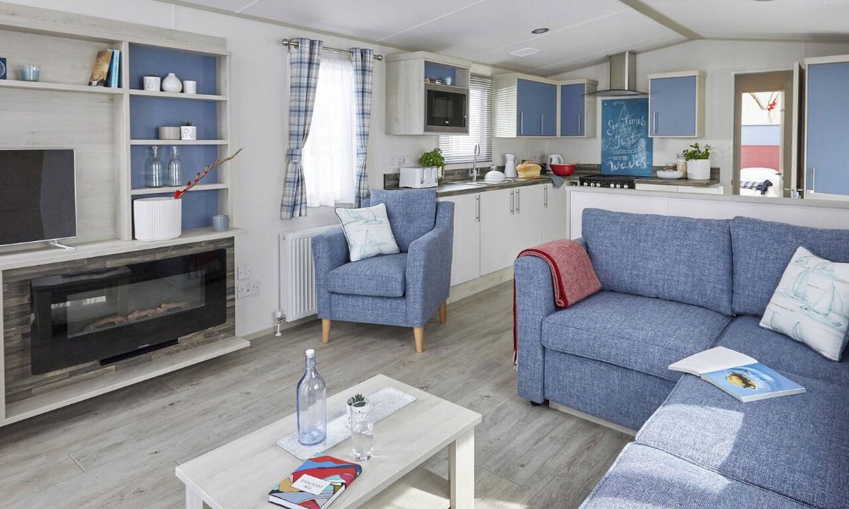Milford on Sea House | New in 2020 - 12ft wide caravan with one double, one twin.