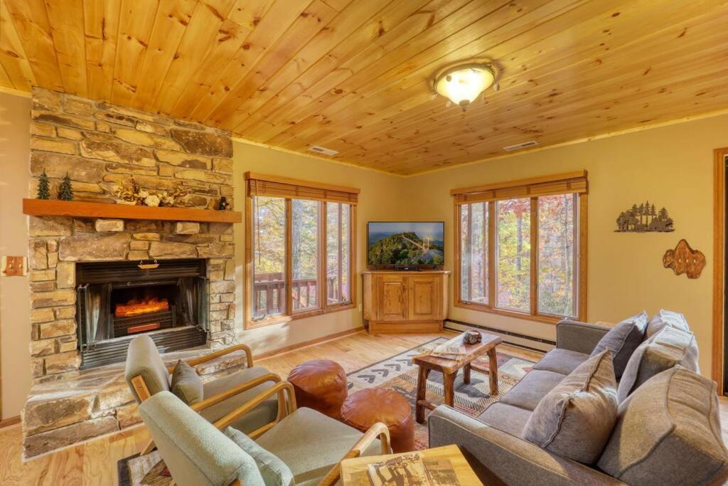 Newland House | New Listing 4BD3BA Pine Haven Getaway