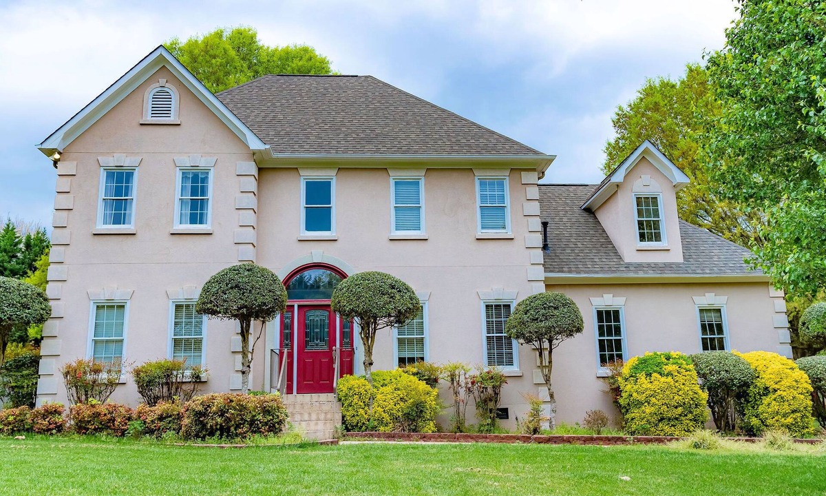 Mooresville House | New Listing! Large Luxury House with HUGE backyard near Lake Norman & Charlotte!