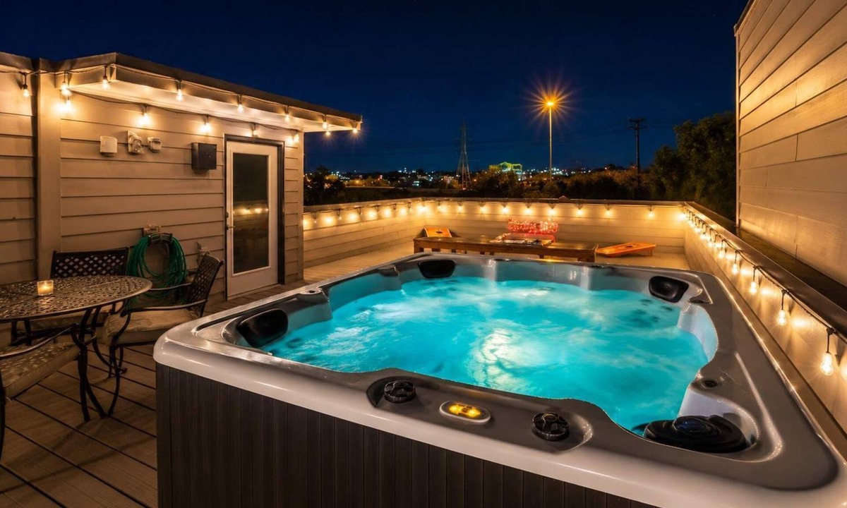 Berry Hill House | New Lux Home Skyline Views + Hot Tub, Pool, Sauna!