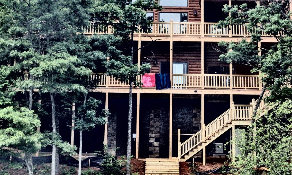 Topton Cabin | New Luxury Lakefront: Private Swimming Cove & Wifi!