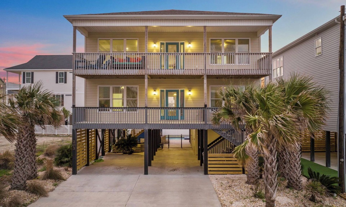 Ash House | NEW LUXURY OCEAN VIEW - Heated Salt Water Pool/Spa - Elevator - 100ft from Ocean