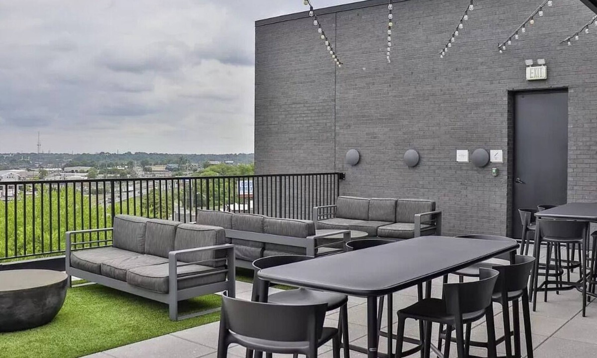 Rolling Mill Hill Condo | *NEW Modern 1BR|Sleeps 3|Broadway|Barstool Nash