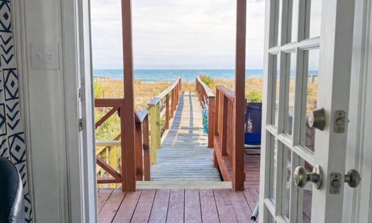 Carolina Beach Cottage | ~NEW~ Oceanfront Vintage‑Modern Cottage Beachfront Steps to Boardwalk Fun