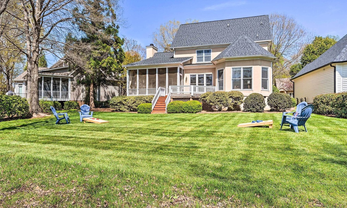 New London House | NEW! Old North State - Badin Lake Retreat w/ Deck!