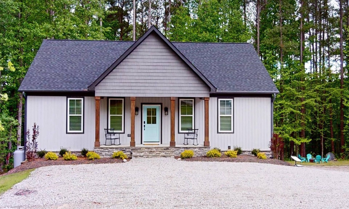 Manson House | New property at Kerr Lake with dock! Family-sized w/game room and large porch!