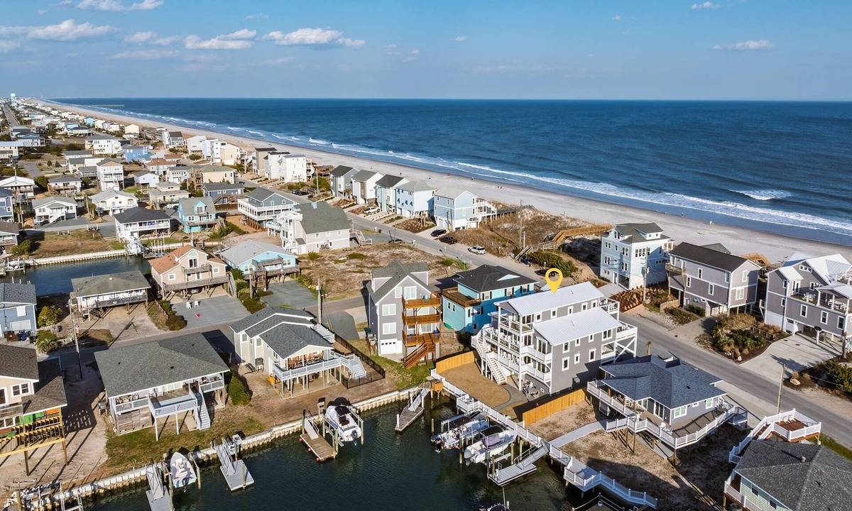 Topsail Beach House | NEW! Steps to beach, Ultra Premium, Free Early Check-in Sun-Sun, Kayak, Hot Tub,