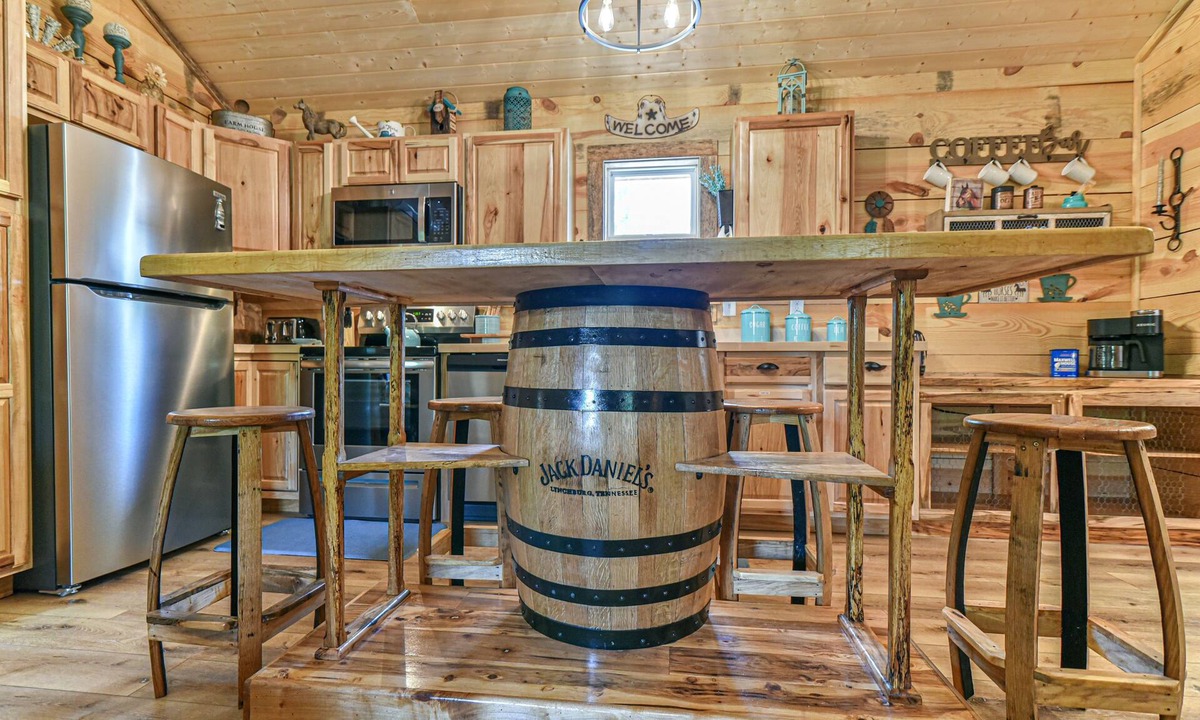 Hendersonville Cabin | Newly built cabin on horse farm.