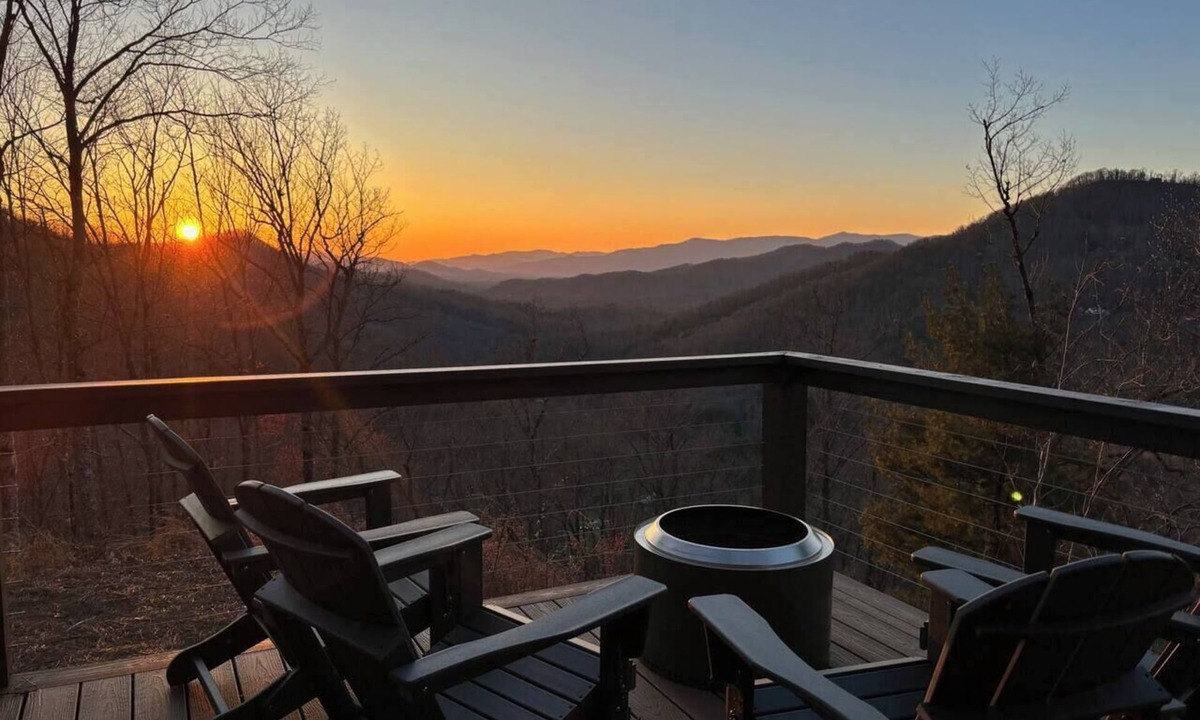 Bryson City House | Newly built, Cabin in the Clouds