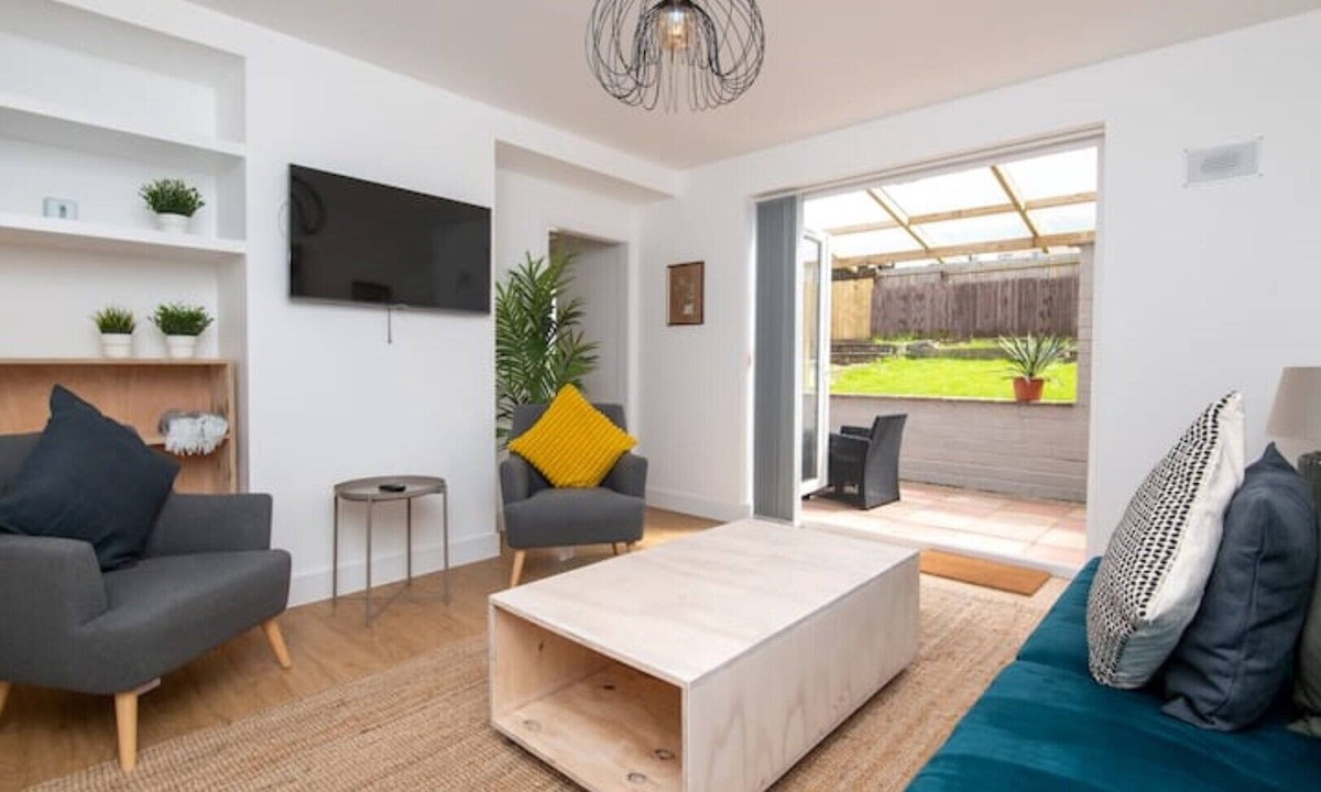 Severn Beach House | Newly Refurbished Gem | Perfect | Alexa | Sleeps 5