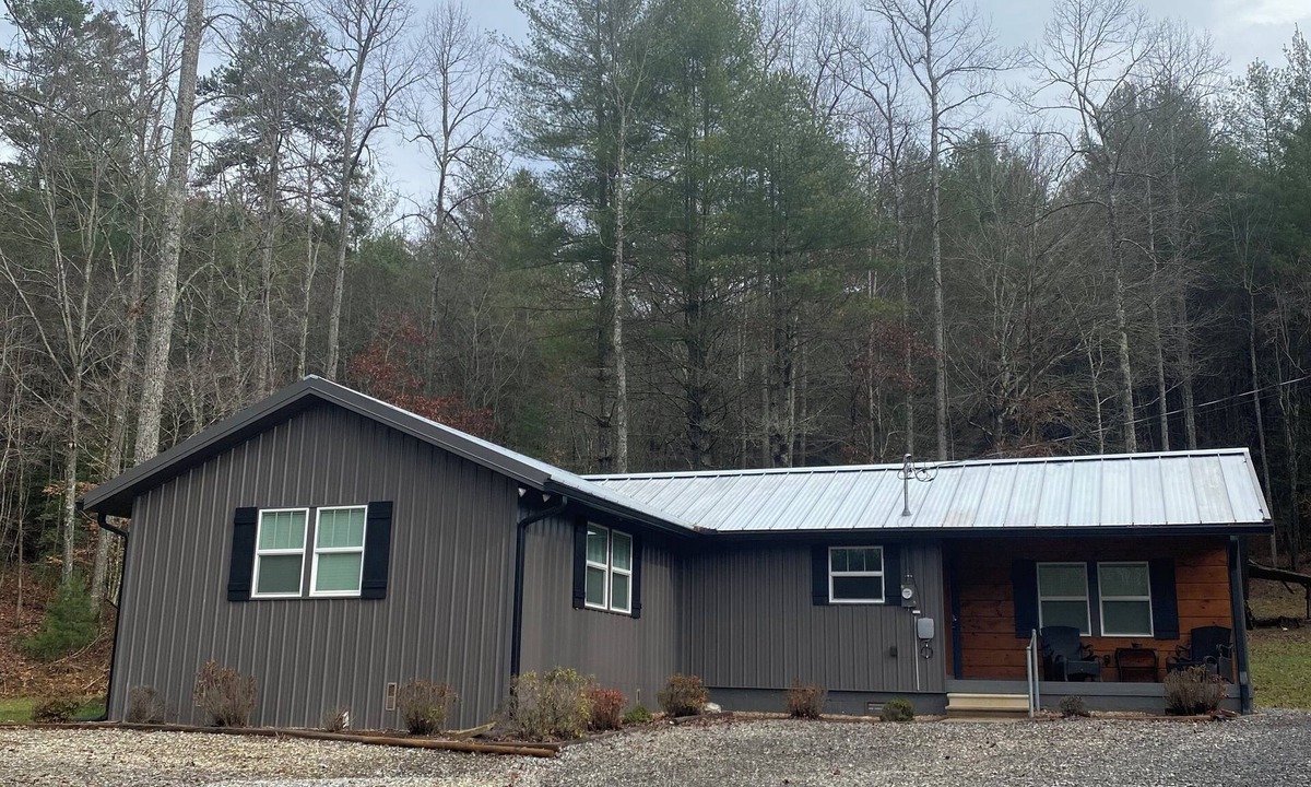 Murphy House | NEWLY Remodeled Private 2-bedroom mountain house in beautiful Murphy