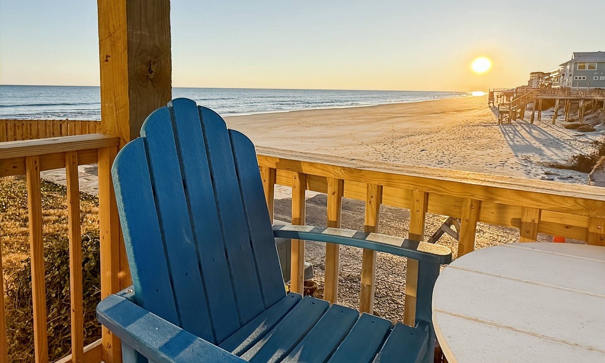 McCutcheon Field Condo | 🌊 Newly Renovated Oceanfront Condo | Sleeps 8 | North Topsail Beach, NC