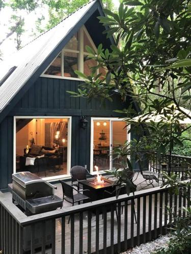Highlands Ski Chalet | Newly renovated A-frame 5 Min walk to main street