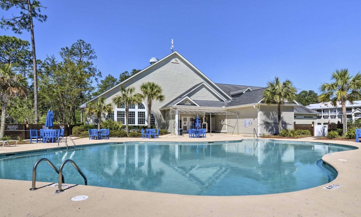 Calabash Apartment | Nice room with mini kitchen in prestigious Brunswick Plantation Golf.