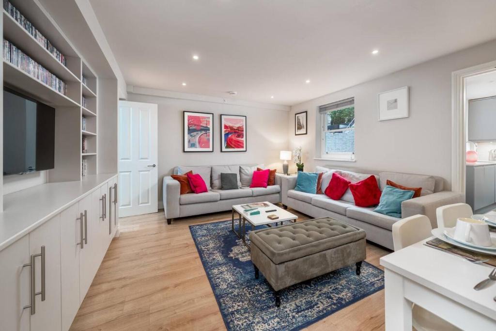 Redcliffe Apartment | Niru Experience Hidden Secret 2BD 2BA