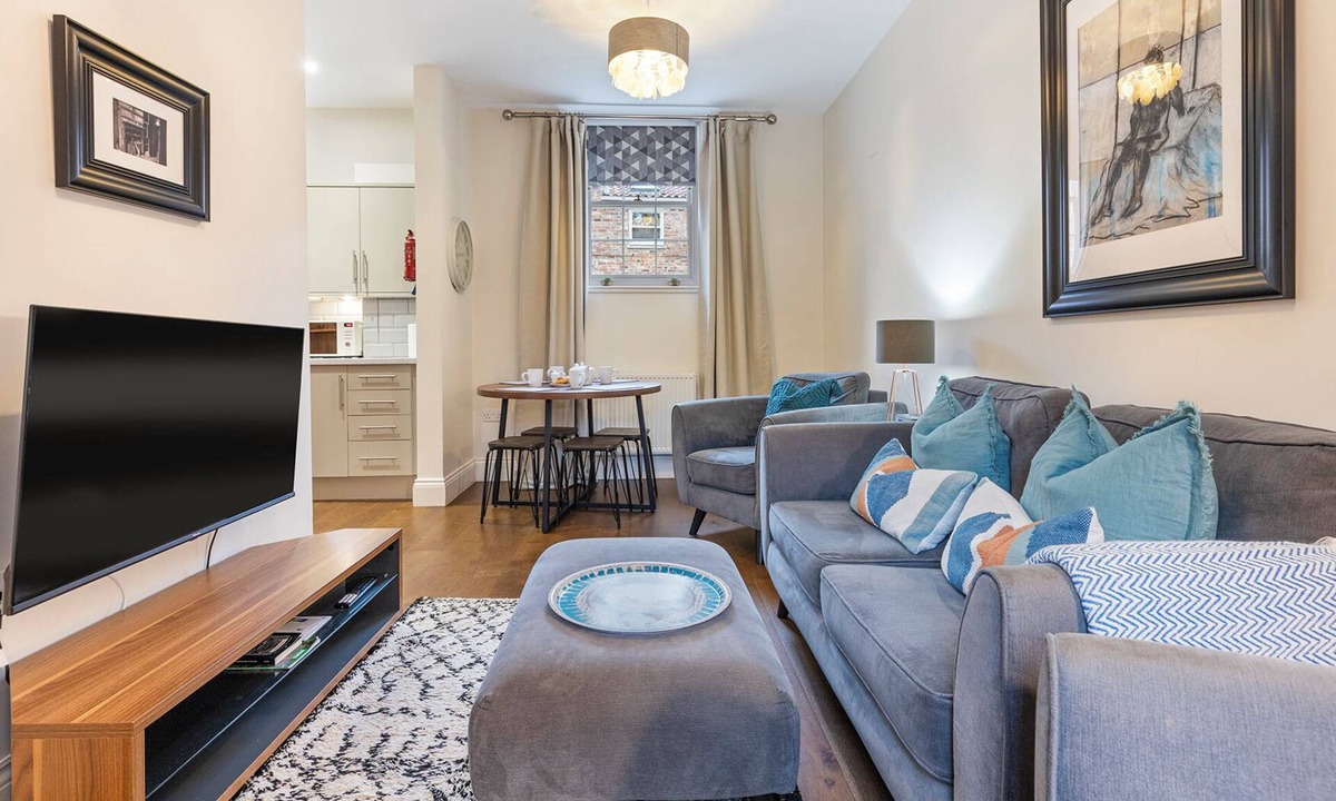 York House | No. 4 - Oak Tree Cottage - Pass the Keys