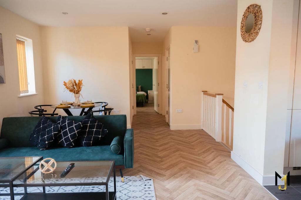 Reading Apartment | 'Nomadic Nest' 2-Bed Executive Coach House + Free Parking!