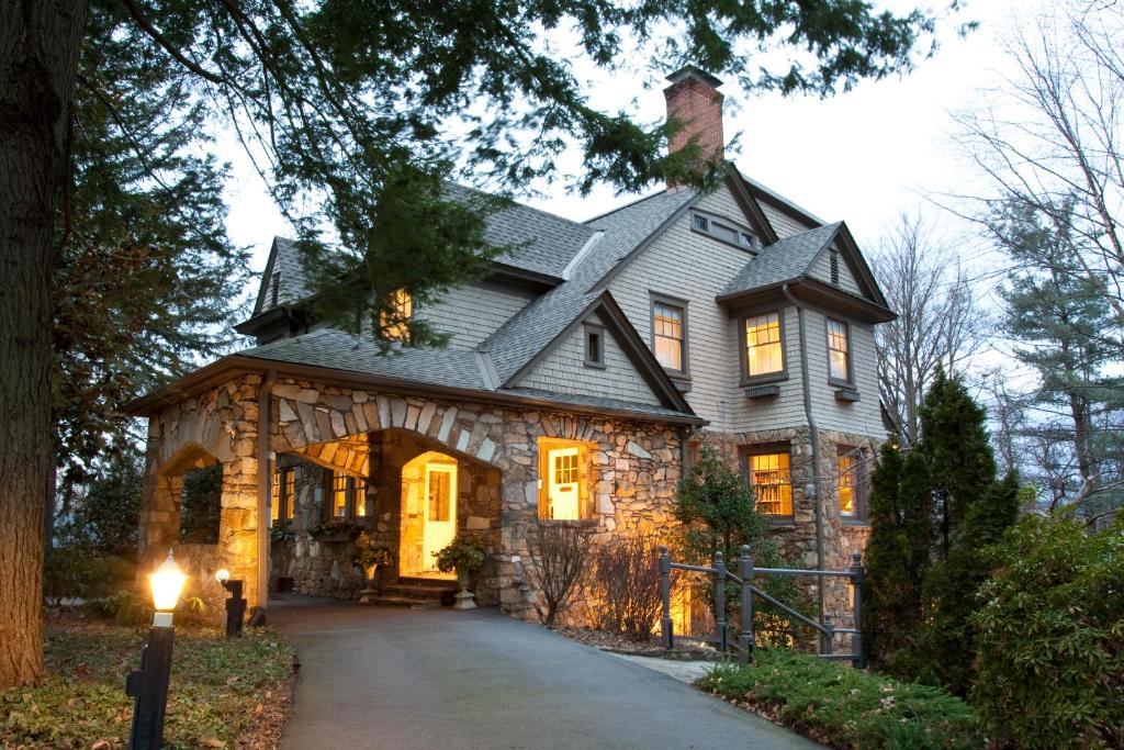 Asheville Bed & Breakfast | North Lodge on Oakland Bed and Breakfast