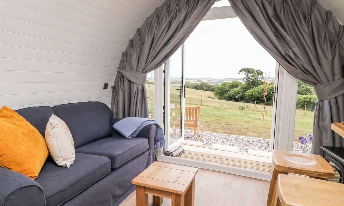 Saltash Cottage | Oak