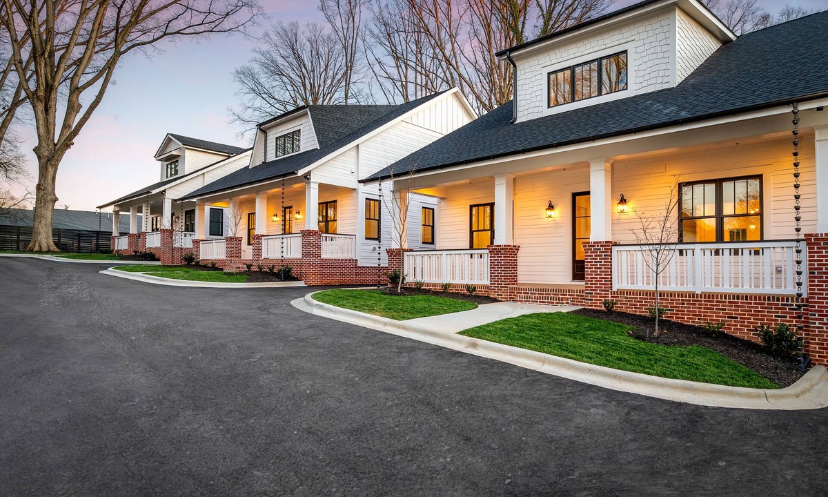Oakhurst House | Oakhurst Cottage #2 Close to Uptown Charlotte