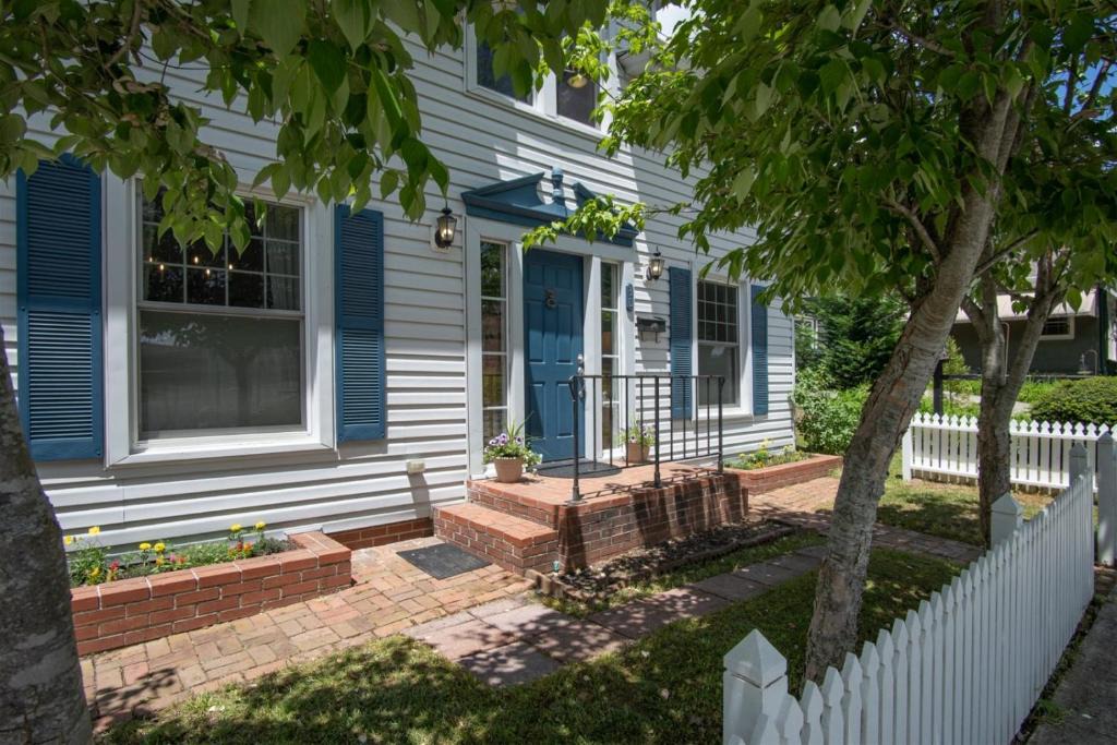 Brevard House | Oaklawn Place