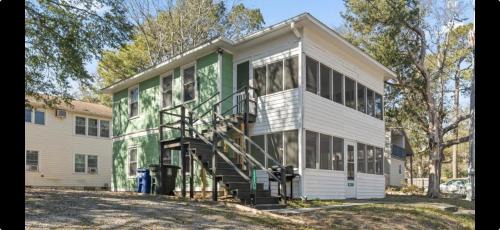 Windy Hill Apartment | Ocean Breeze ground floor, walk to beach ,pets ok