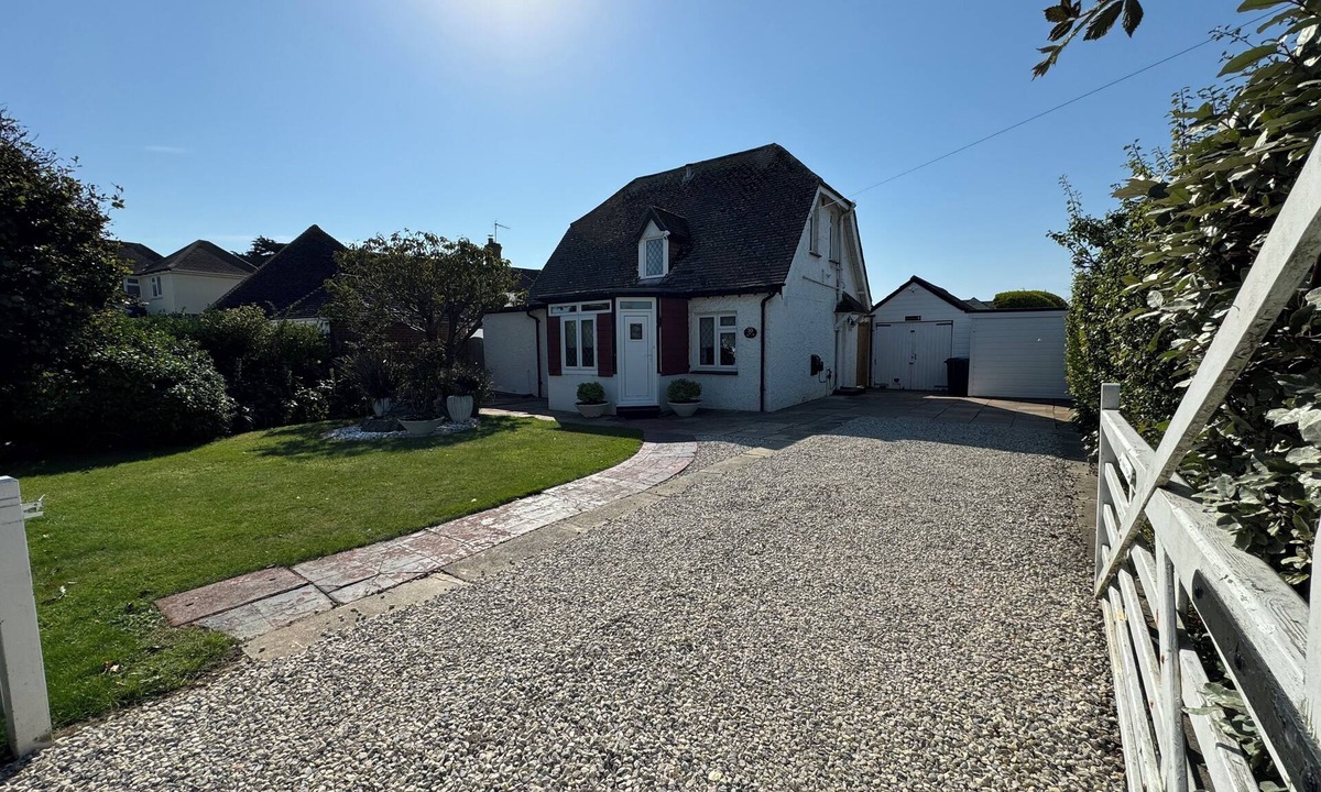 Ferring Cottage | Ocean Cottage, Ferring - seaside cottage with driveway, games room & EV charger